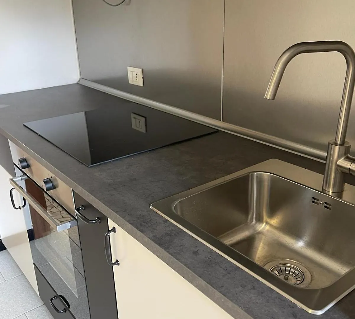 Apartment Tina41 Near Central Station,Isola,Corso Como,Piazza Gae Aulenti Milan Italy